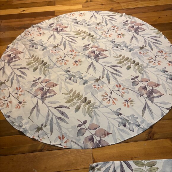 Rectangle and Round Matching Tablecloths - Picture 2 of 5